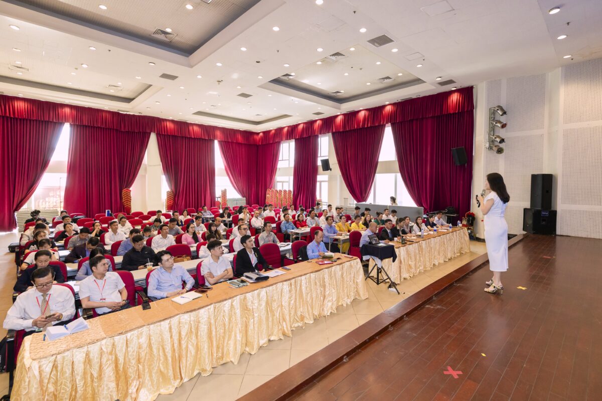 Buổi đạo tạo kiến thức hành nghề Môi giới Bất động sản tại Viện Nghiên cứu và Phát triển Bất động sản.